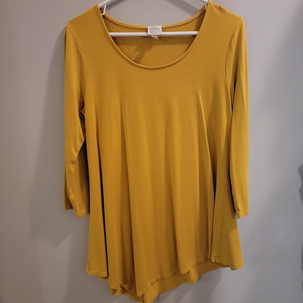 Yellow long sleeve shirt